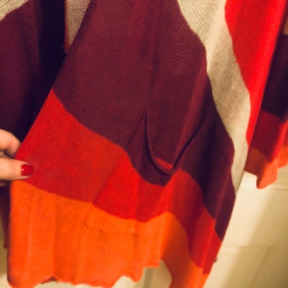 Tommy Bahama size X- Large high low hooded sweater with pockets - Picture 11 of 16